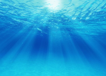 天然のミネラル分豊富な海洋深層水のイメ－時