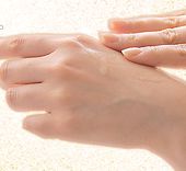 優れた除菌効果によって清潔に保たれた手肌
